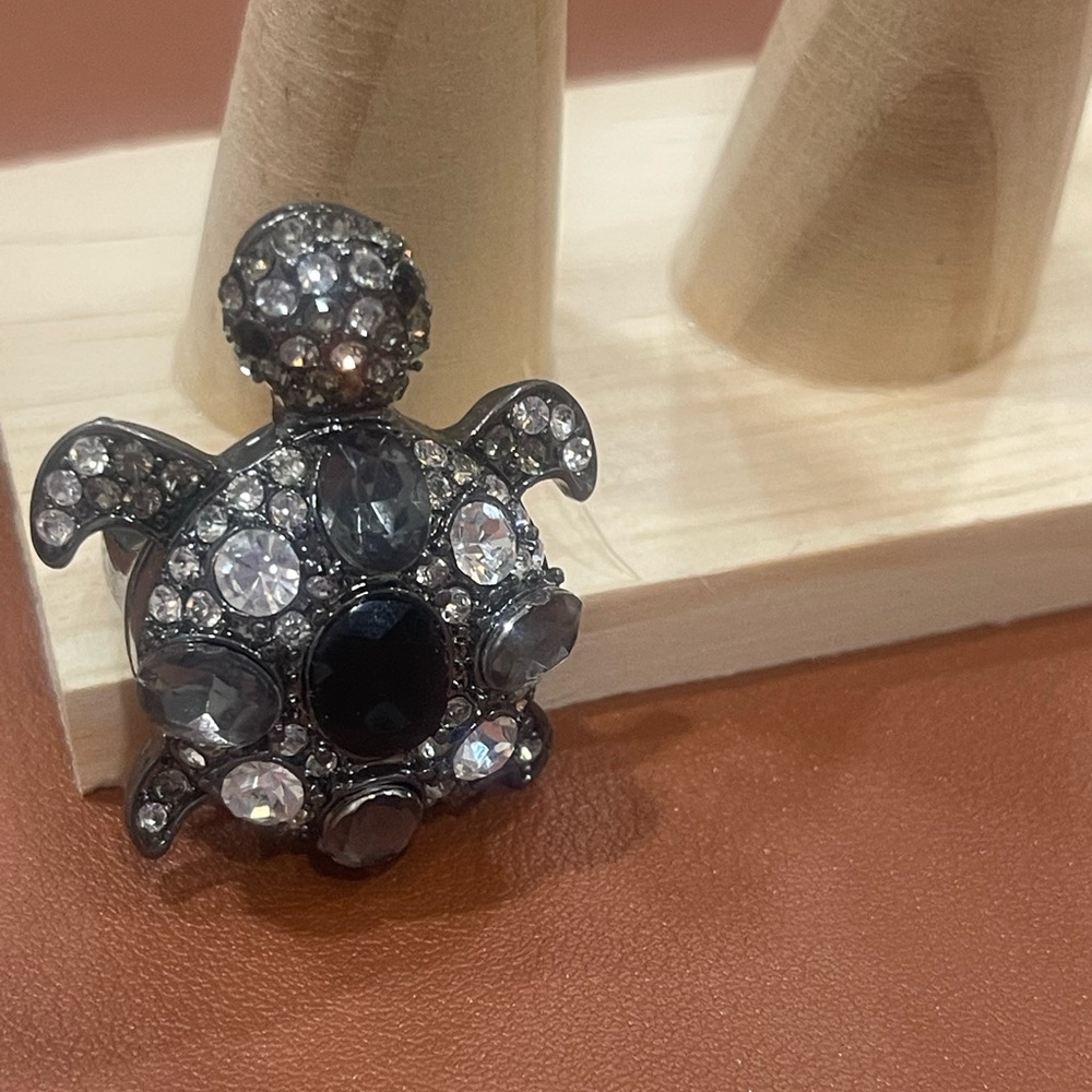 Turtle Crystal Statement Ring in Black and Smoke - Picture 5 of 5